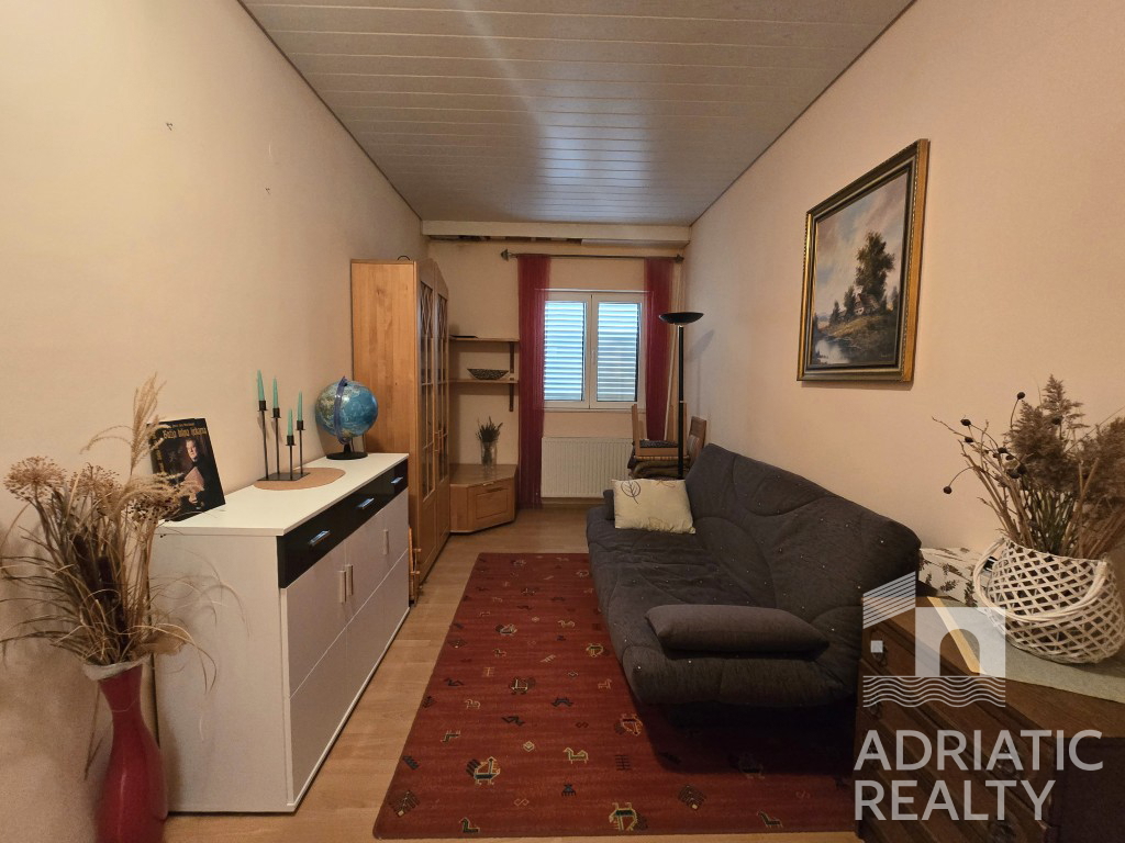 Vodice, splendida casa familiare con piscina e giardino ben curato