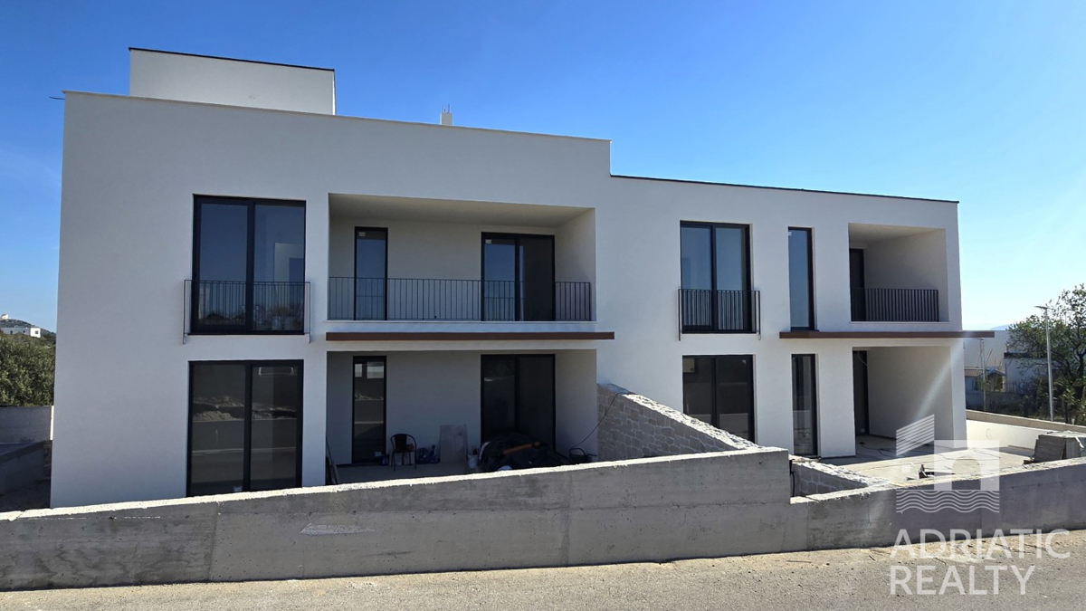 Vodice, moderna dvojna kuća s pogledom na more