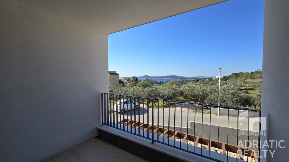 Vodice, moderna dvojna kuća s pogledom na more