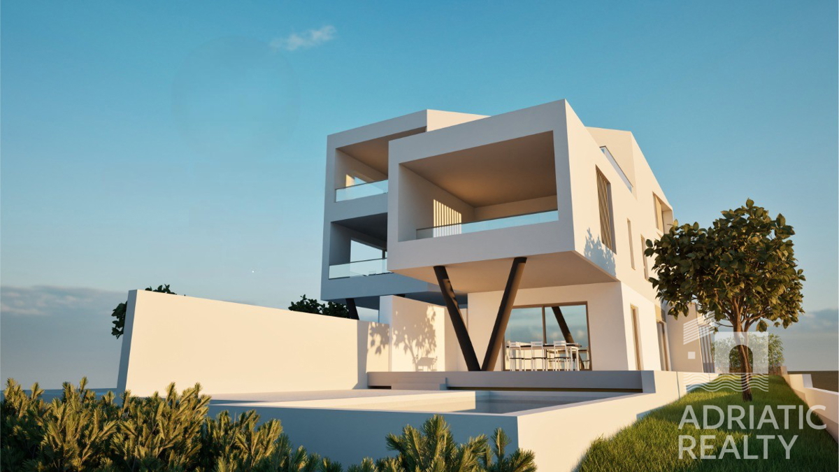 Vodice, moderno appartamento su due livelli con piscina e giardino