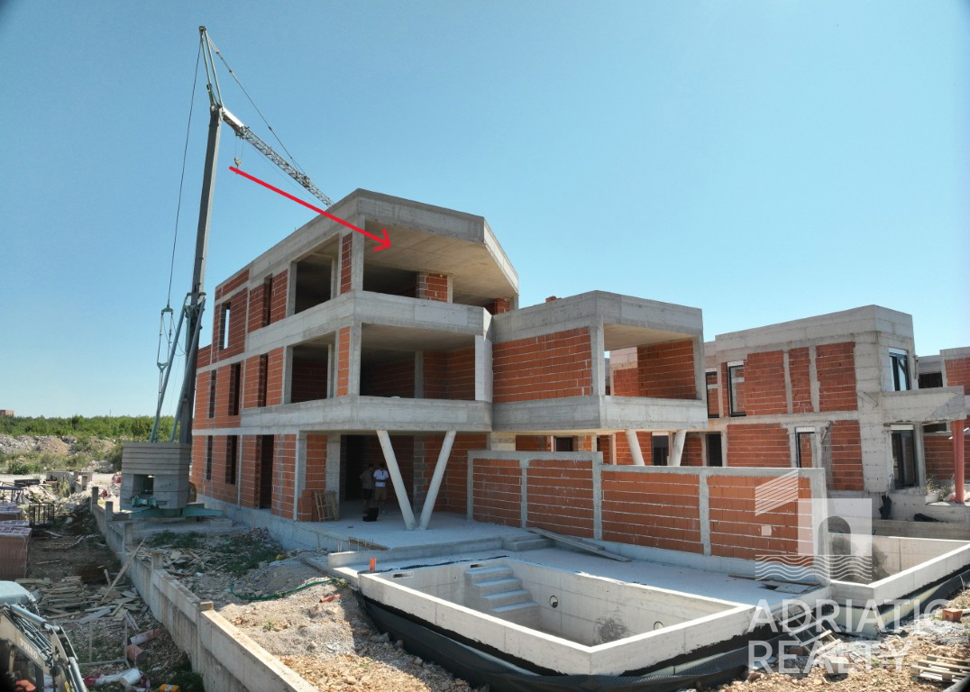 Vodice, attico esclusivo con vista mare in una moderna costruzione di nuova realizzazione