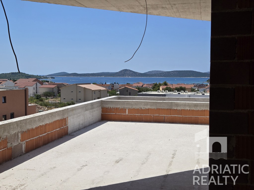 Vodice, attico esclusivo con vista mare in una moderna costruzione di nuova realizzazione