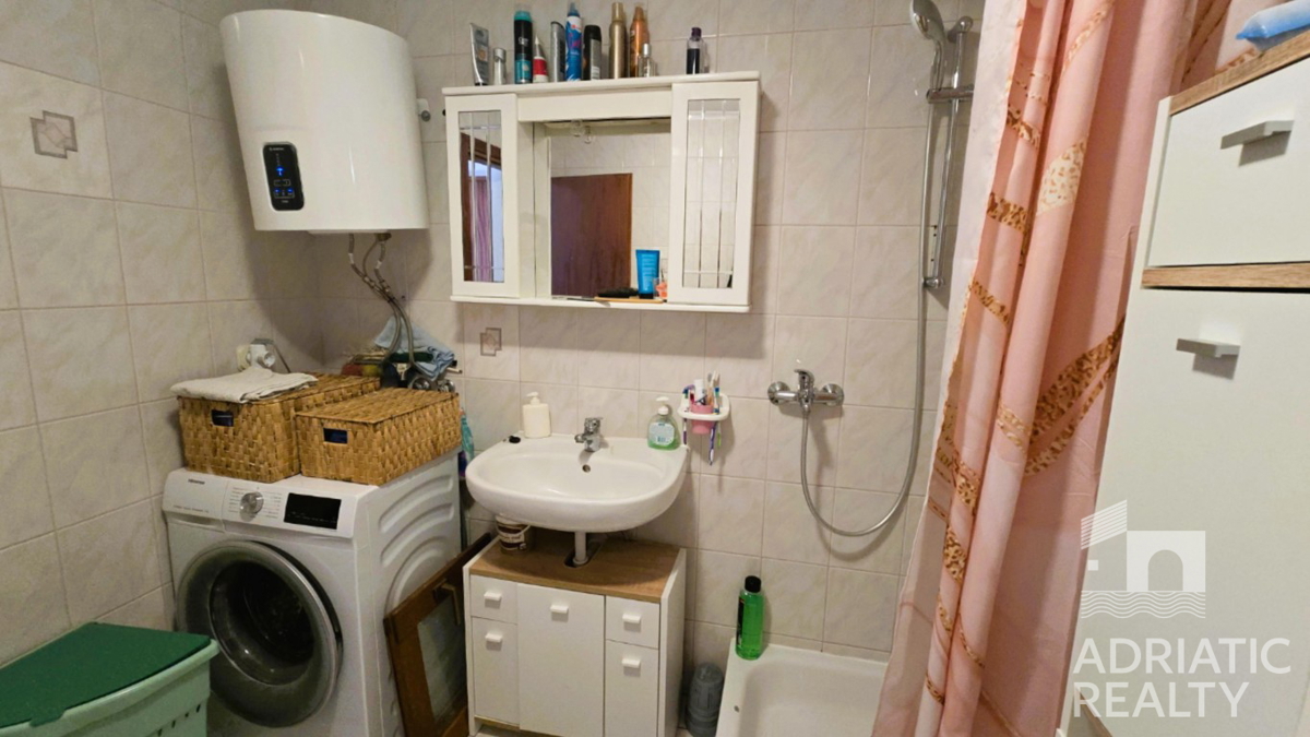 Vodice, appartamento bilocale con due terrazze, a 10 minuti a piedi dalla spiaggia