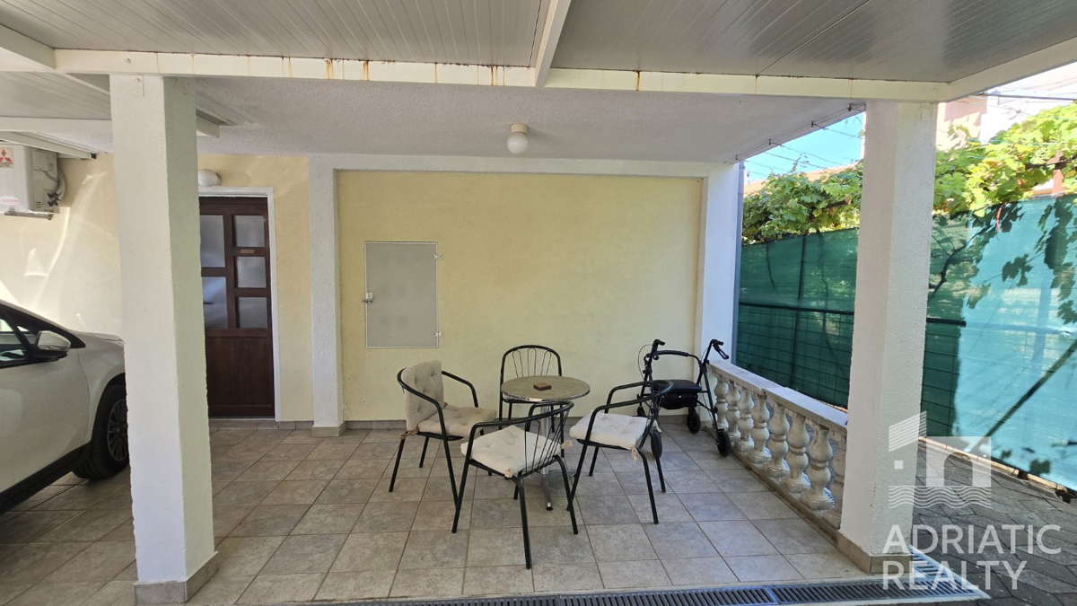 Vodice, appartamento bilocale con due terrazze, a 10 minuti a piedi dalla spiaggia