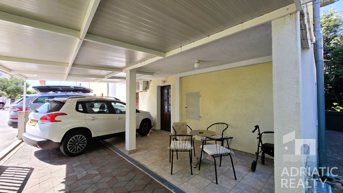 Vodice, appartamento bilocale con due terrazze, a 10 minuti a piedi dalla spiaggia