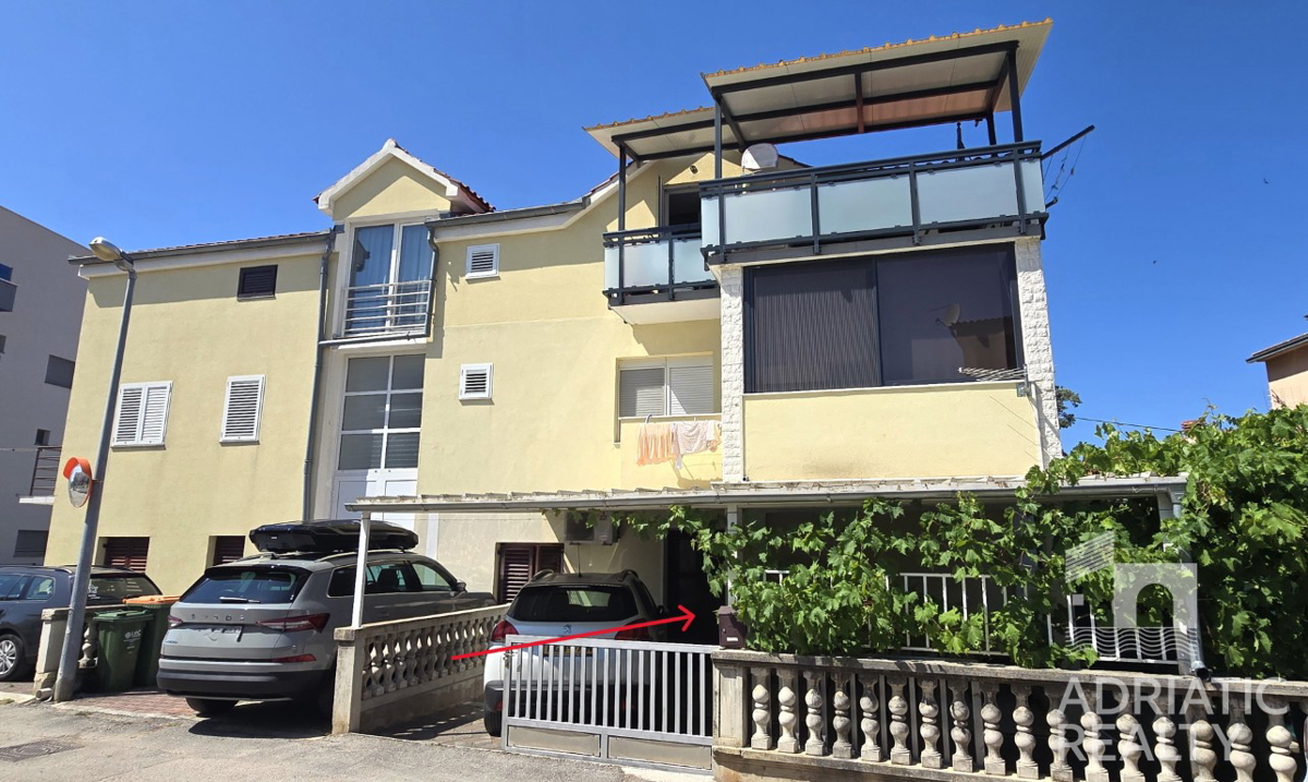 Vodice, appartamento bilocale con due terrazze, a 10 minuti a piedi dalla spiaggia