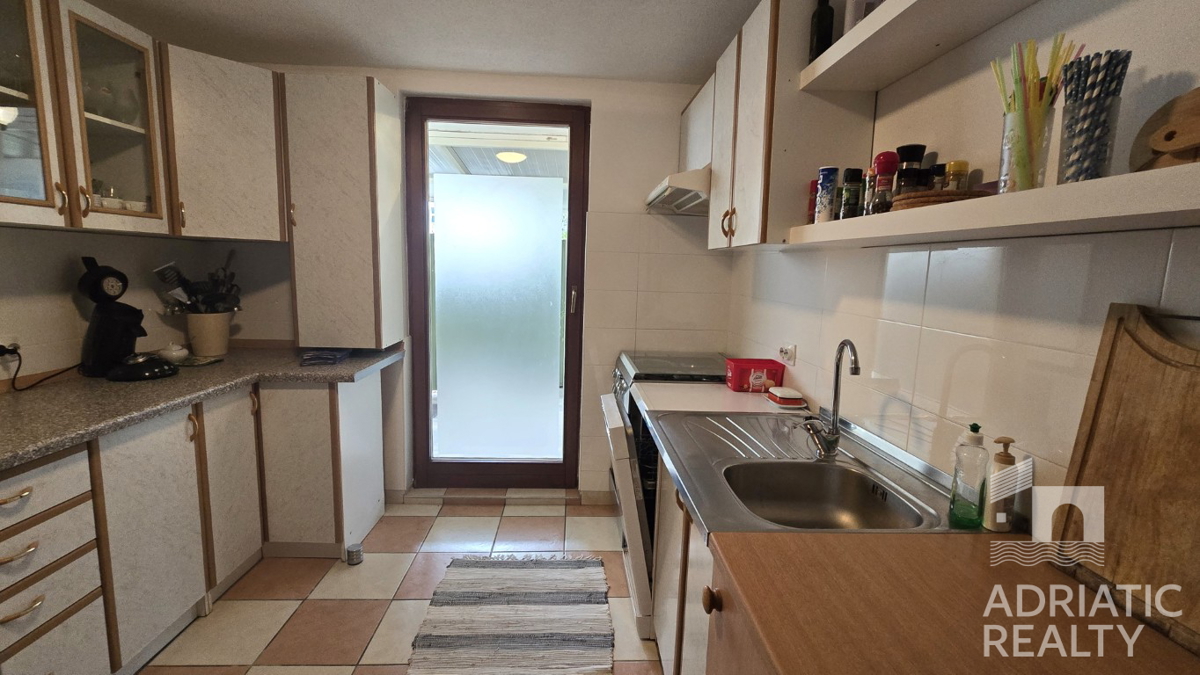 Vodice, appartamento bilocale con due terrazze, a 10 minuti a piedi dalla spiaggia