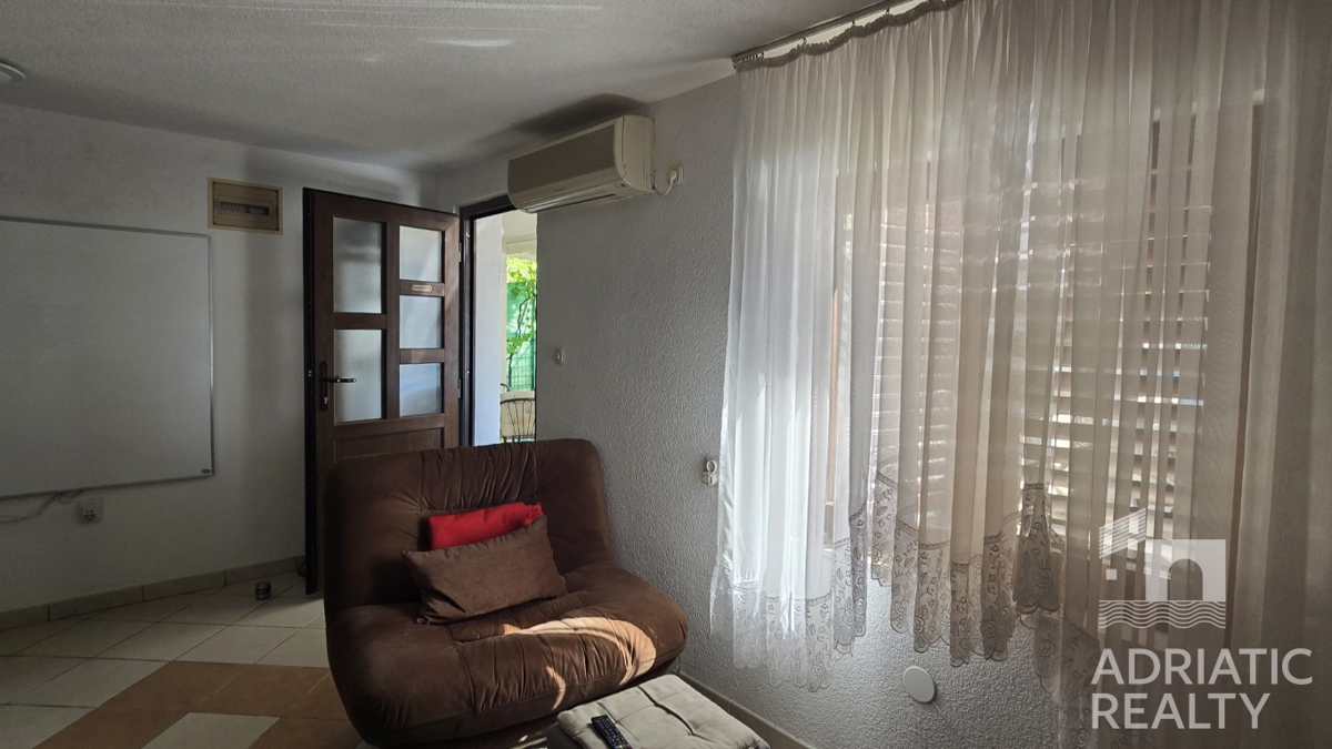 Vodice, appartamento bilocale con due terrazze, a 10 minuti a piedi dalla spiaggia