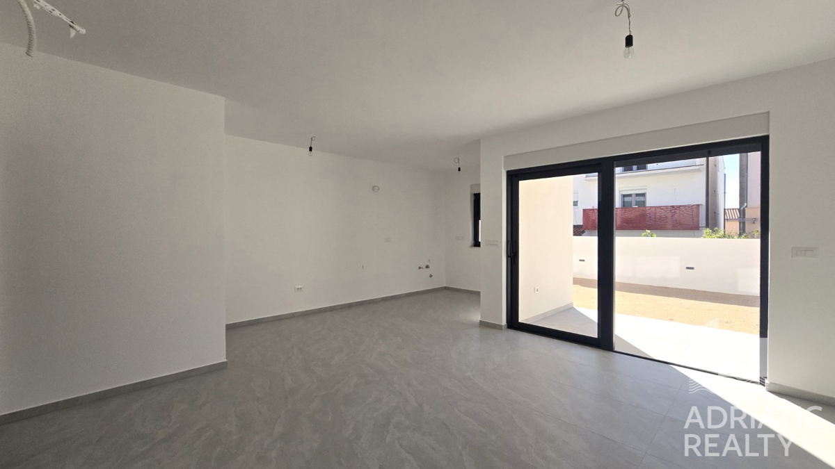 Vodice, nuova costruzione, appartamento su due livelli con due camere da letto e terrazza