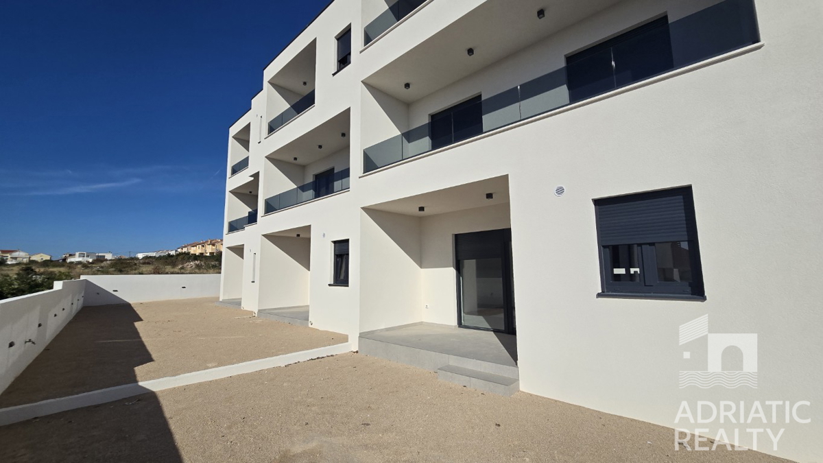Vodice, nuova costruzione, appartamento su due livelli con due camere da letto e terrazza