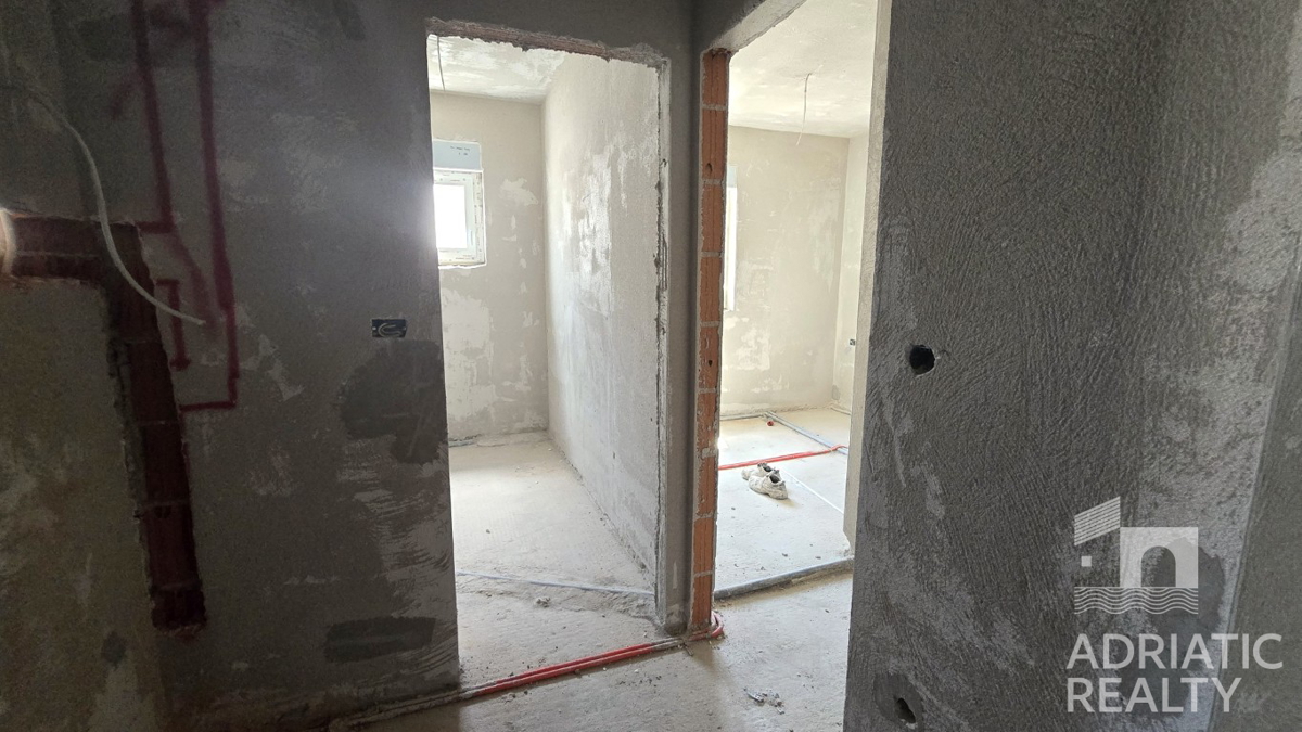 Vodice, appartamento su due piani con terrazza sul tetto e splendida vista sul mare