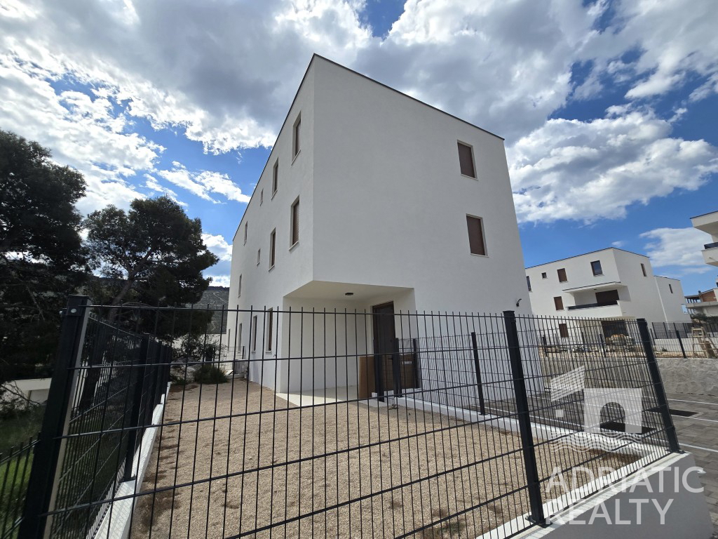 Grebaštica, attico con splendida vista sul mare, 4 camere da letto, 121,90 m2