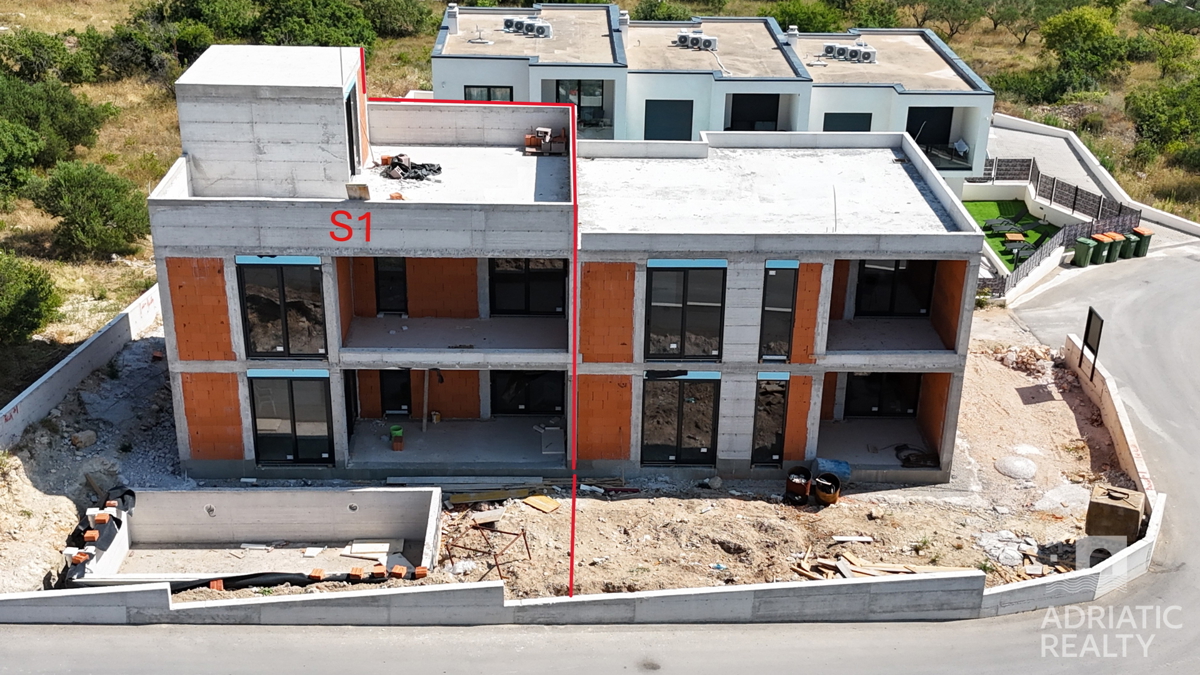 Vodice, nuovo progetto, casa moderna con piscina e terrazza sul tetto