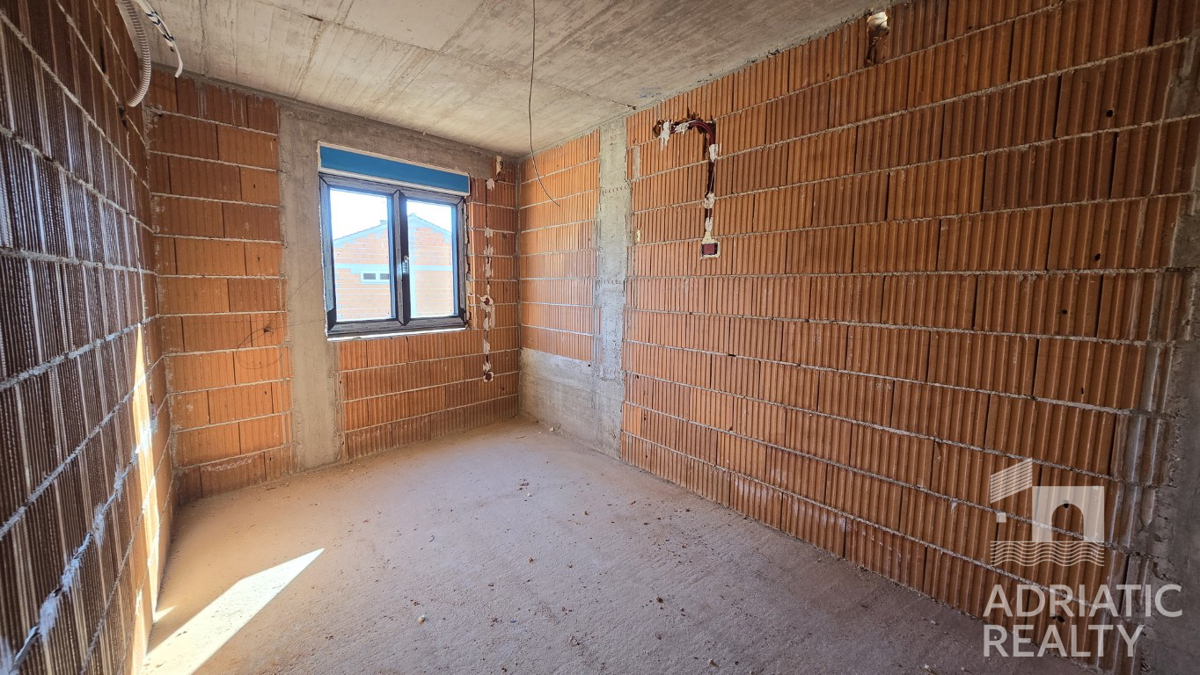 Vodice, appartamento con due camere da letto in una moderna costruzione nuova