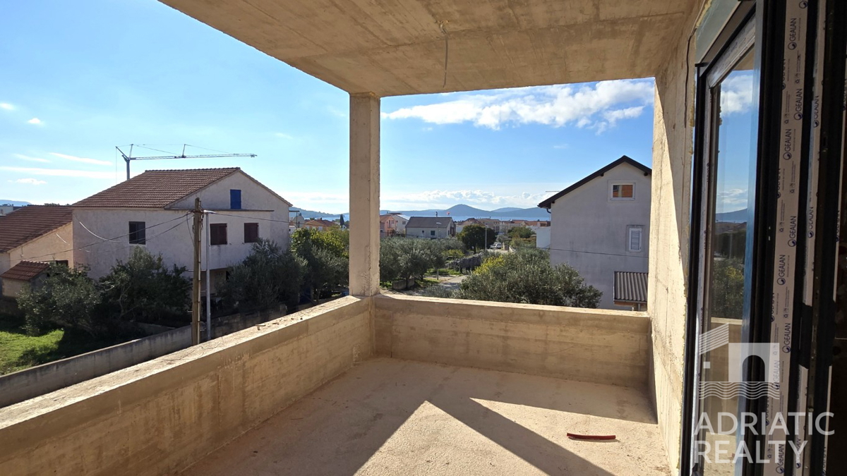 Vodice, appartamento con due camere da letto in una moderna costruzione nuova