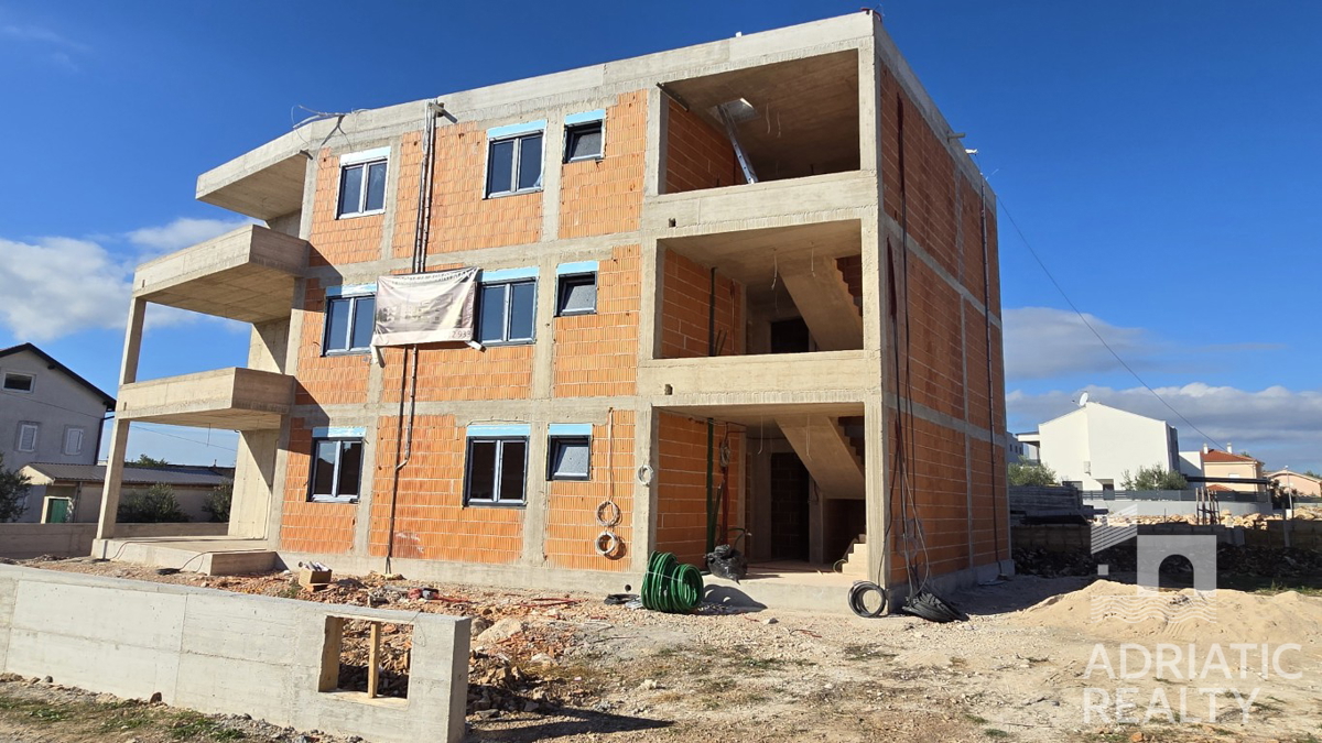 Vodice, appartamento con due camere da letto in una moderna costruzione nuova