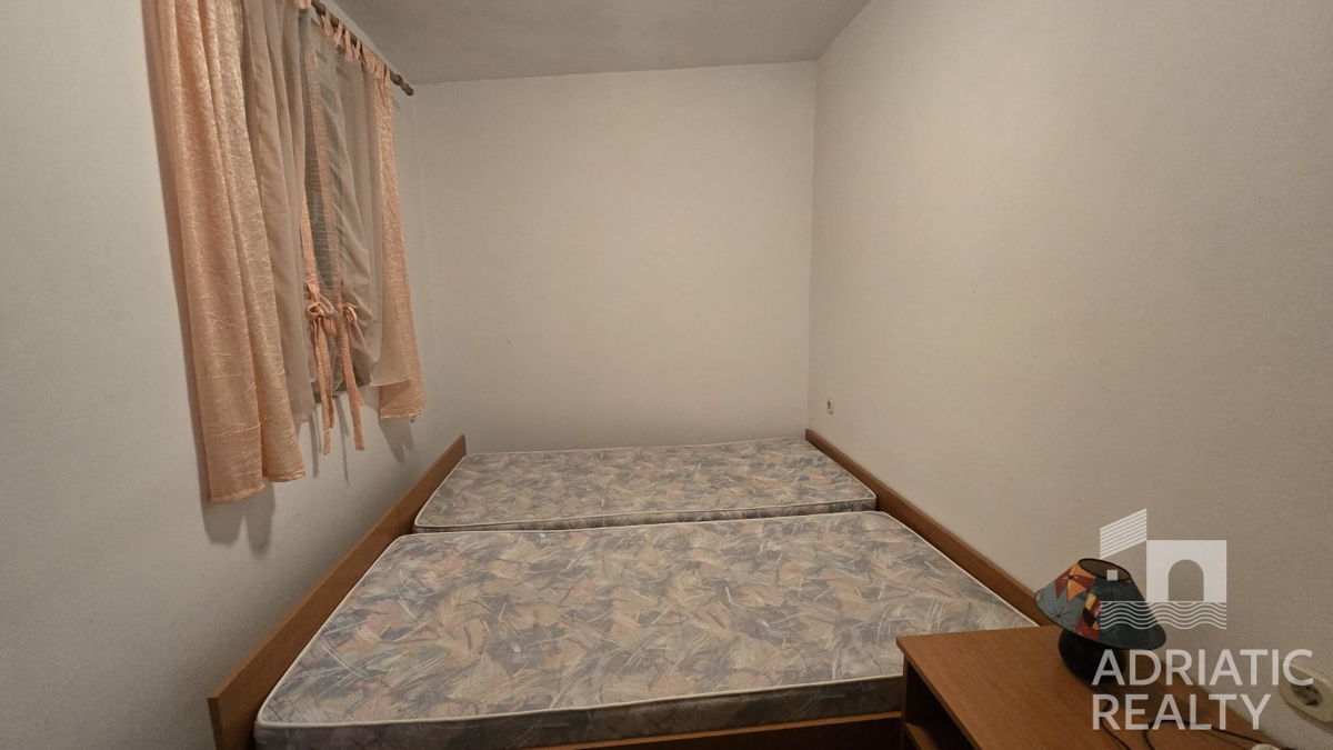 Vodice, casa in pietra con spazio commerciale - vista mare