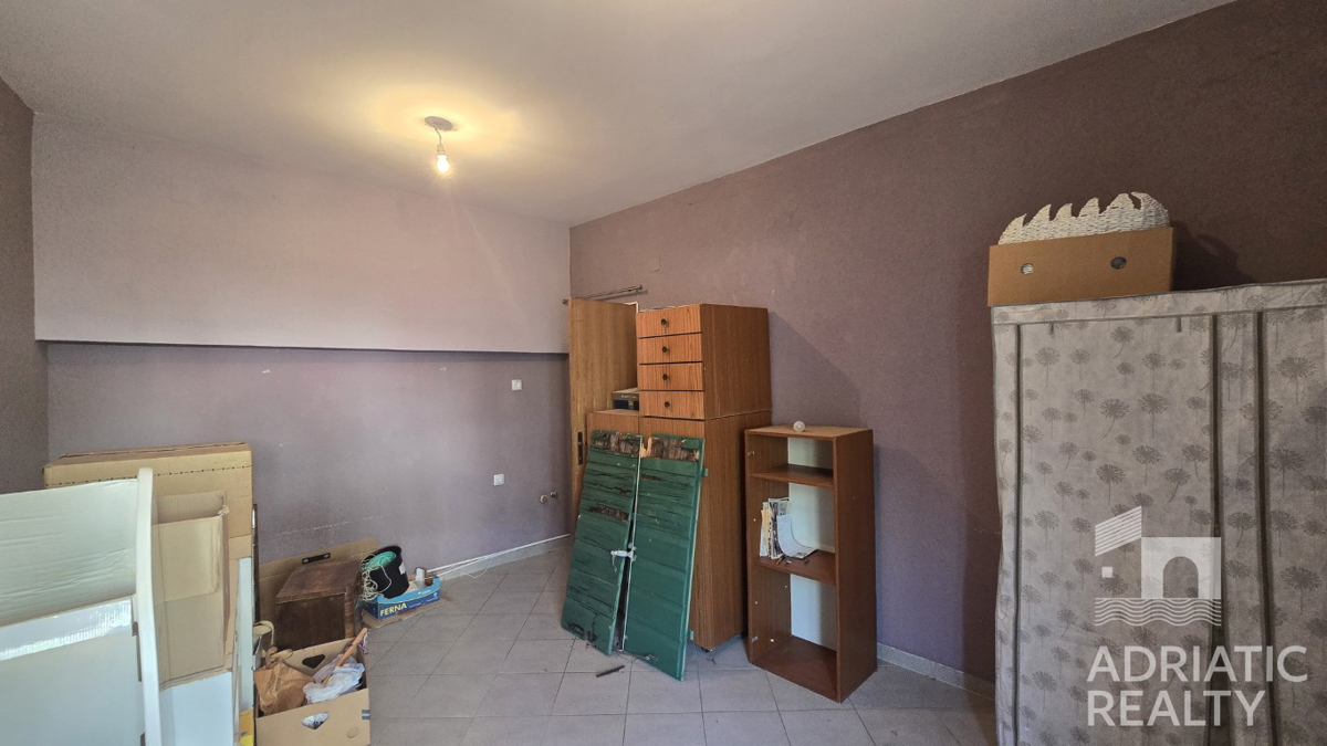 Vodice, casa in pietra con spazio commerciale - vista mare