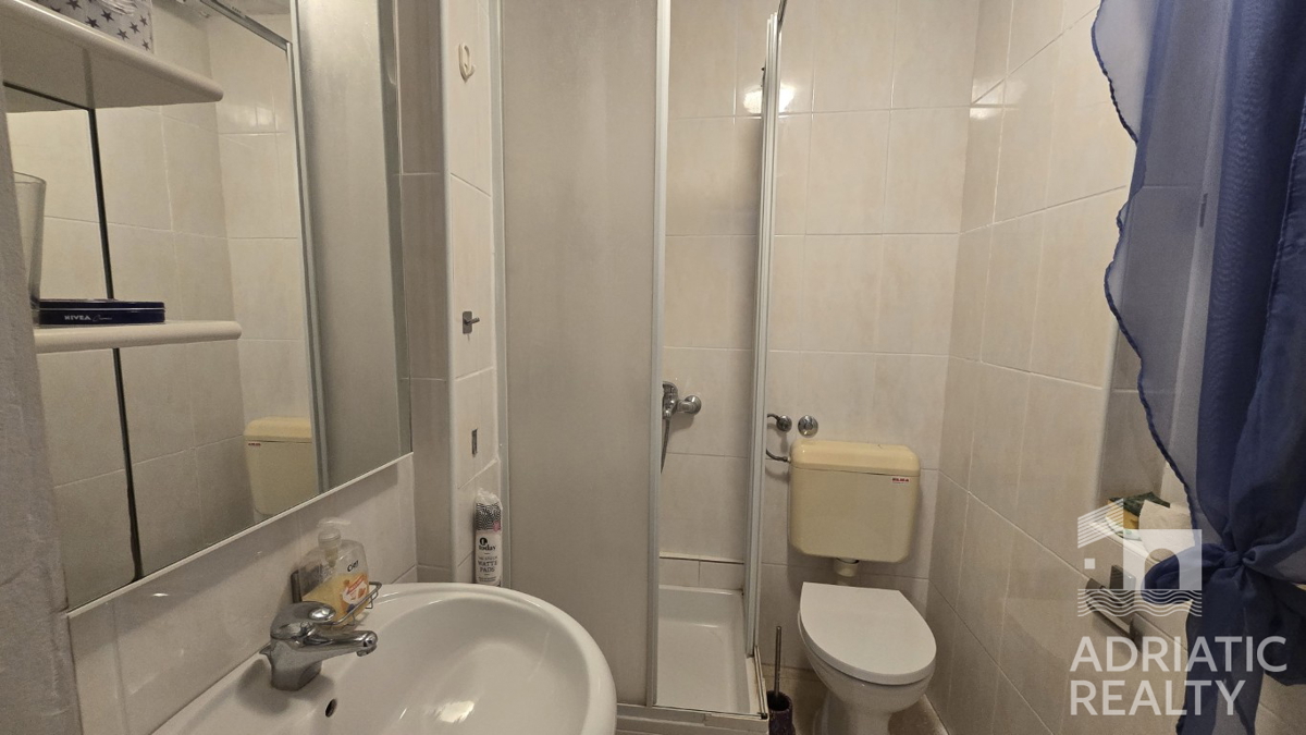 Vodice, casa in pietra con spazio commerciale - vista mare