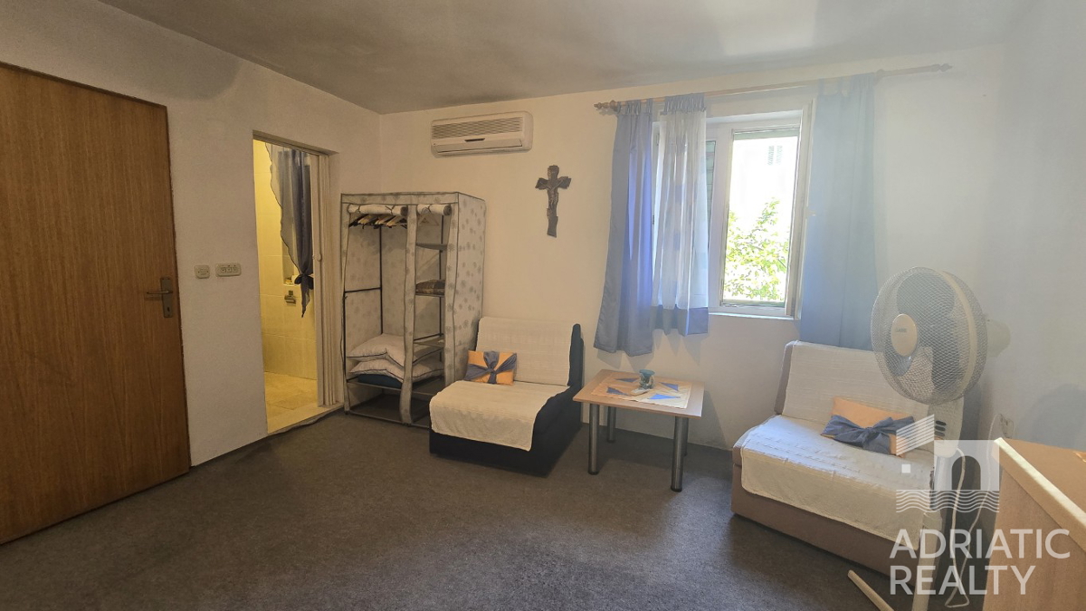 Vodice, casa in pietra con spazio commerciale - vista mare