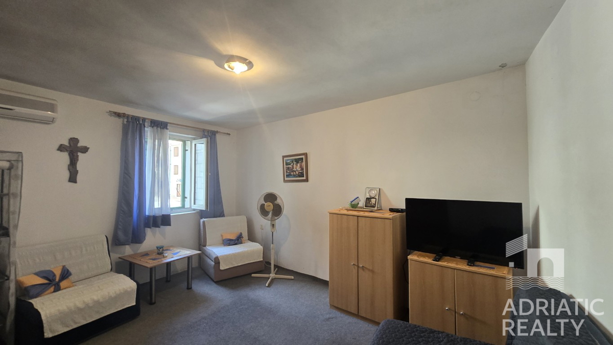 Vodice, casa in pietra con spazio commerciale - vista mare