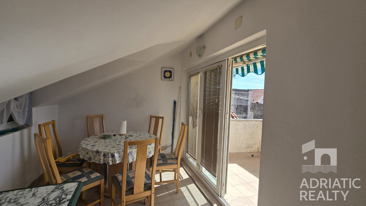 Vodice, casa in pietra con spazio commerciale - vista mare