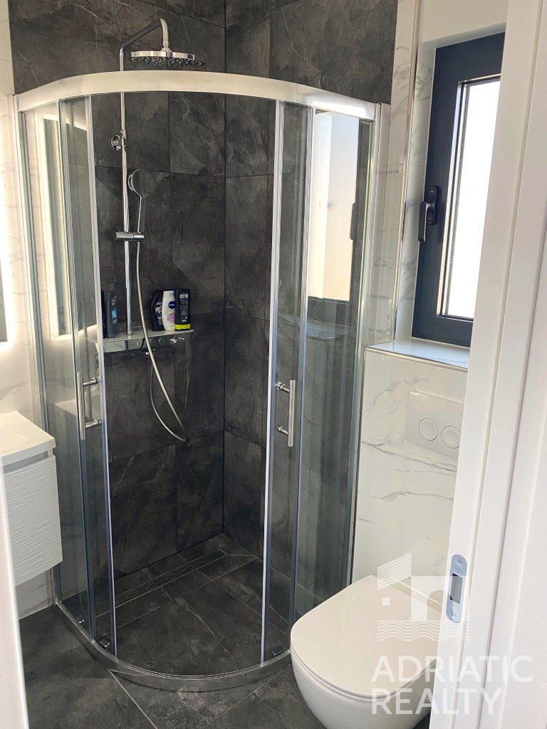 Srima, bilocale + monolocale a 50 m dalla spiaggia