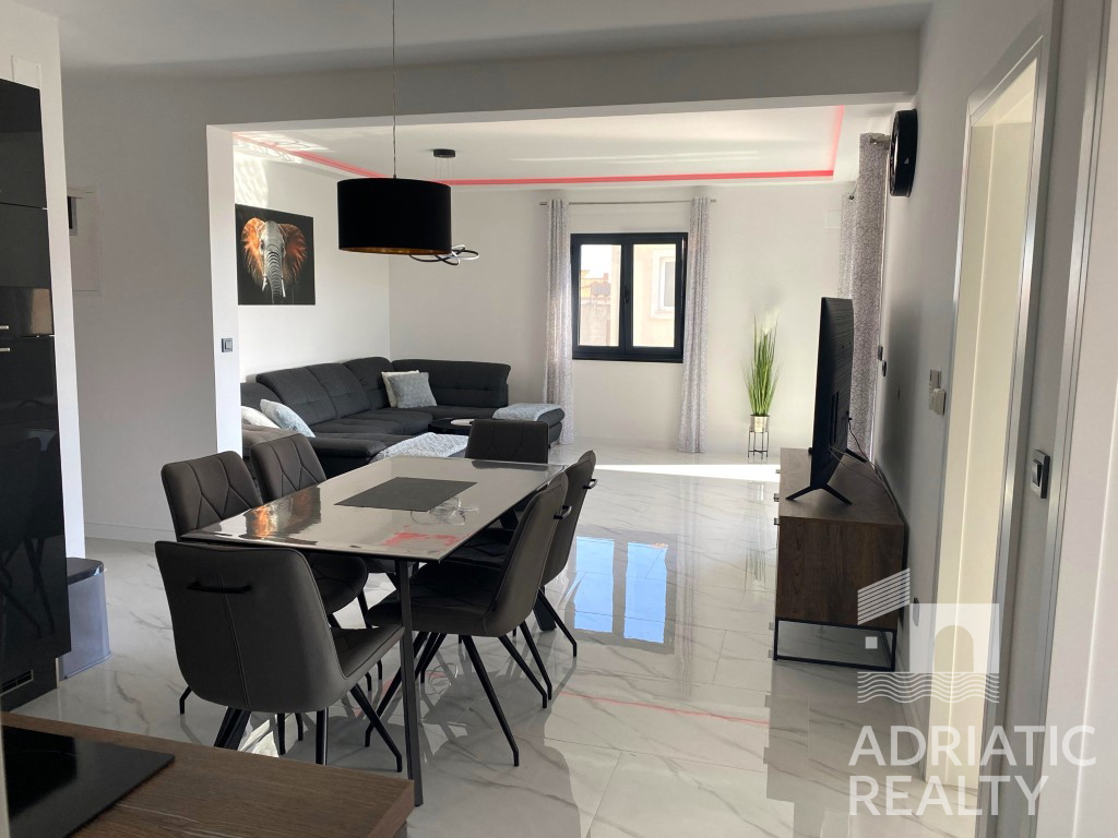 Srima, bilocale + monolocale a 50 m dalla spiaggia