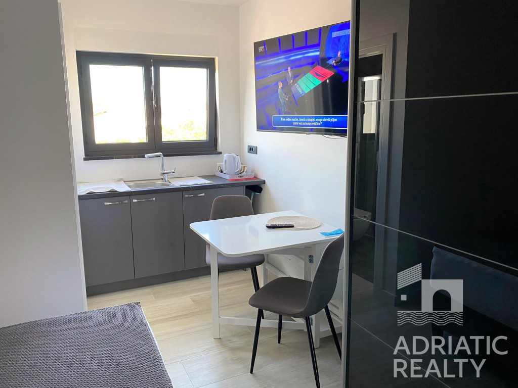 Srima, bilocale + monolocale a 50 m dalla spiaggia