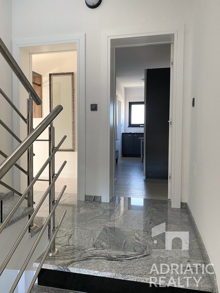 Srima, bilocale + monolocale a 50 m dalla spiaggia