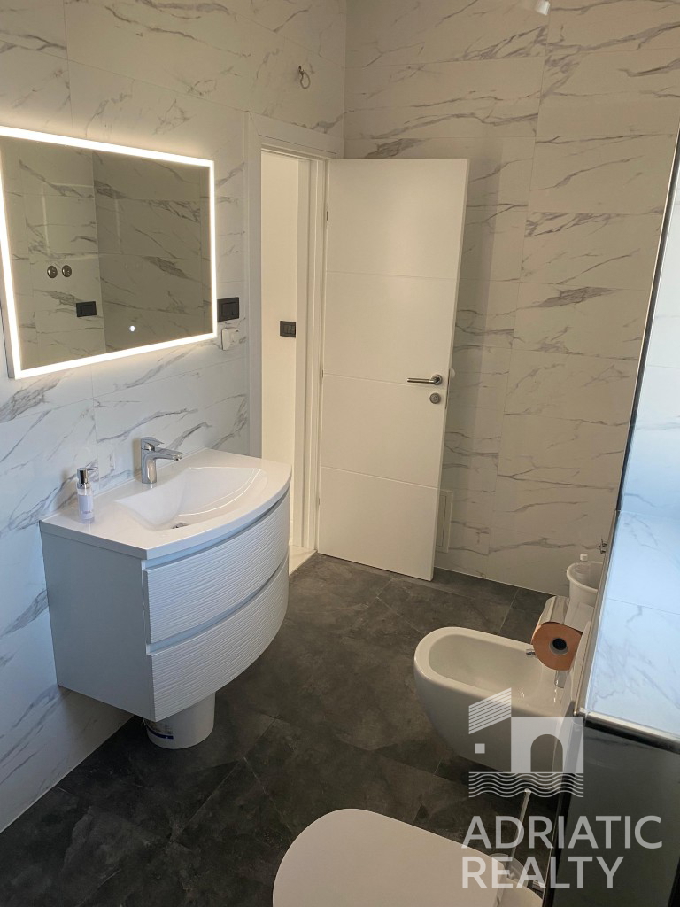 Srima, bilocale + monolocale a 50 m dalla spiaggia