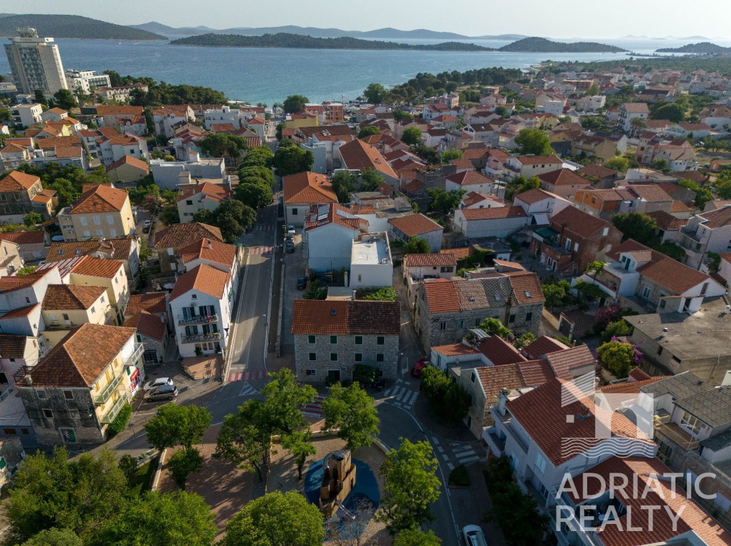 Vodice, casa in pietra autoctona da ristrutturare nel centro del paese