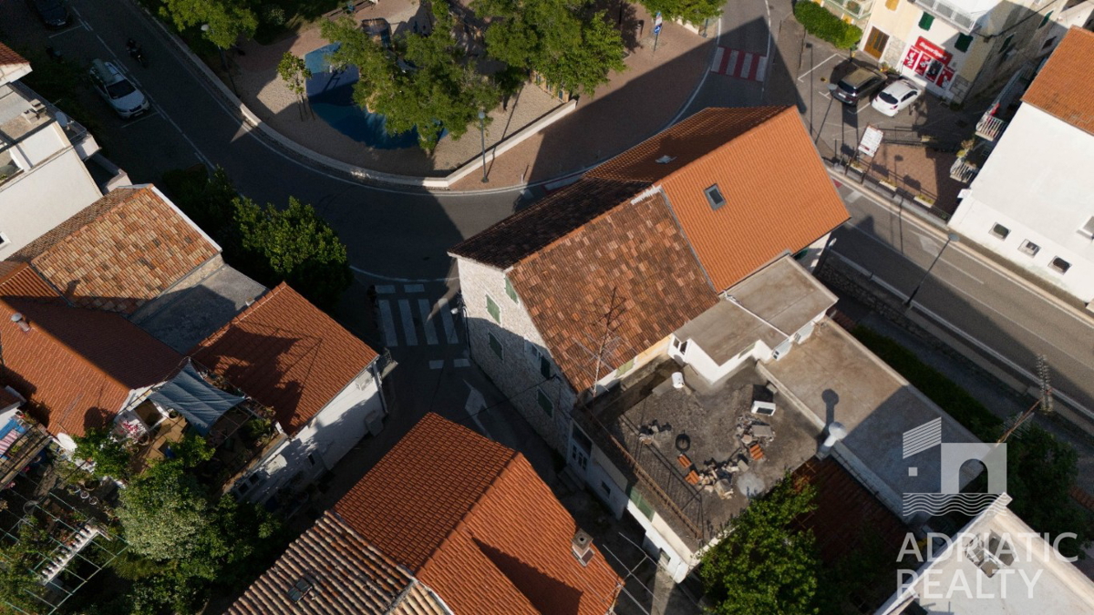 Vodice, casa in pietra autoctona da ristrutturare nel centro del paese