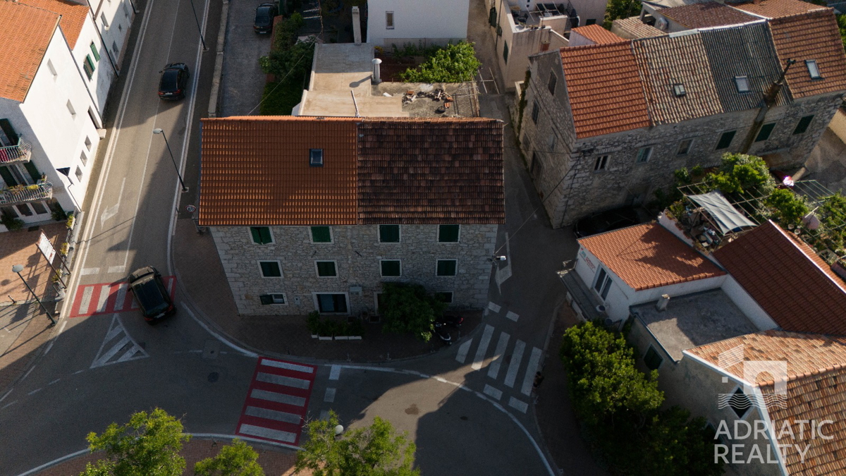 Vodice, casa in pietra autoctona da ristrutturare nel centro del paese