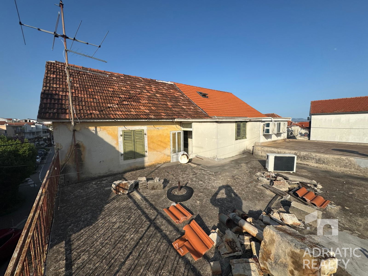 Vodice, casa in pietra autoctona da ristrutturare nel centro del paese