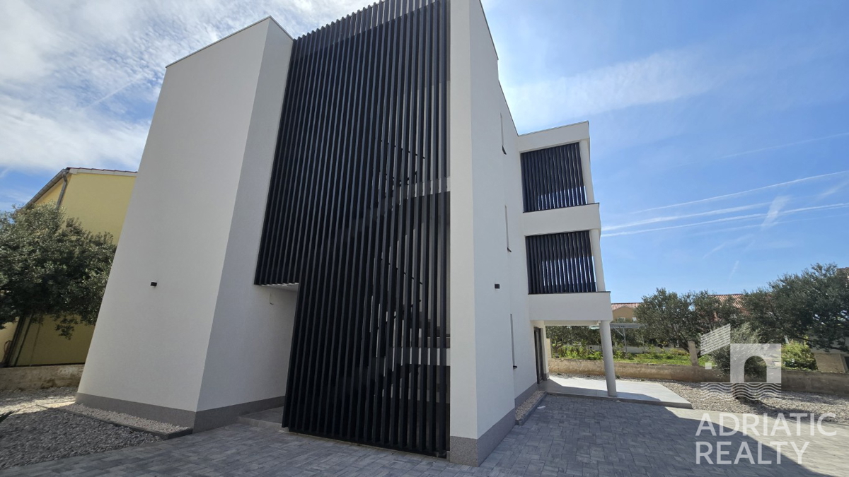 Vodice, moderno bilocale con giardino