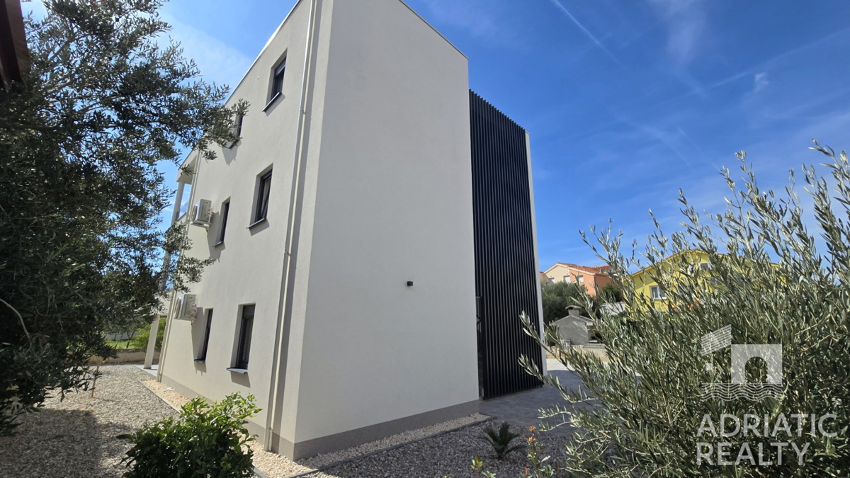 Vodice, moderno bilocale con giardino