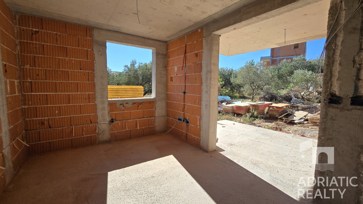 Vodice, appartamento con due camere da letto con giardino