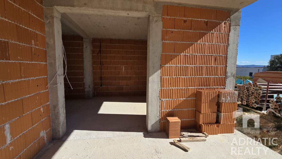 Vodice, appartamento con due camere da letto con giardino