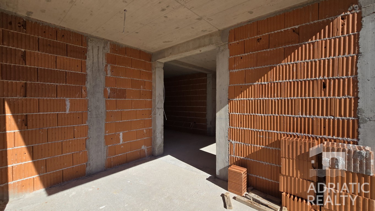 Vodice, appartamento con due camere da letto con giardino