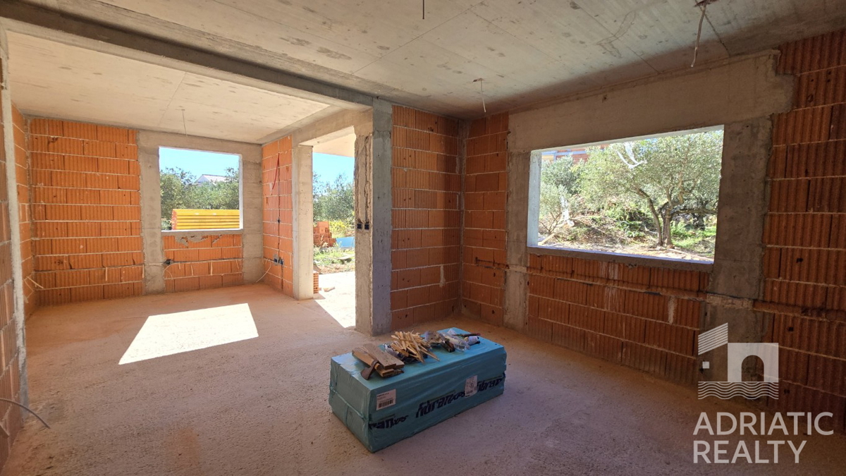 Vodice, appartamento con due camere da letto con giardino