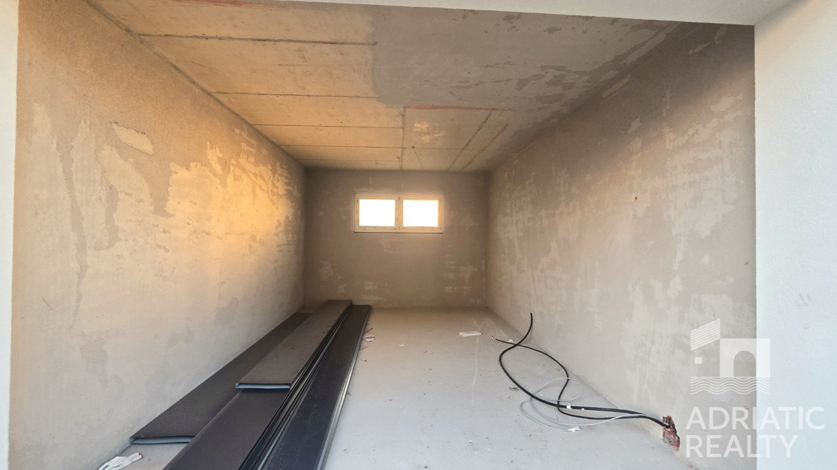 Vodice, nuova costruzione, moderna casa bifamiliare con garage e piscina