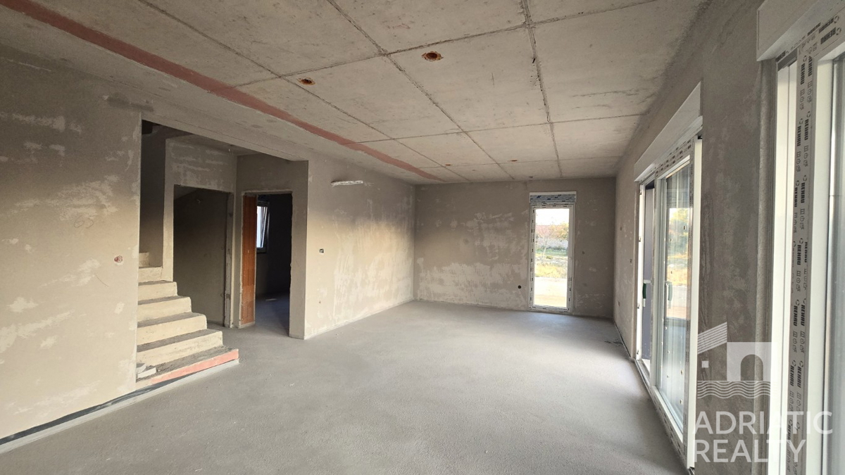 Vodice, nuova costruzione, moderna casa bifamiliare con garage e piscina