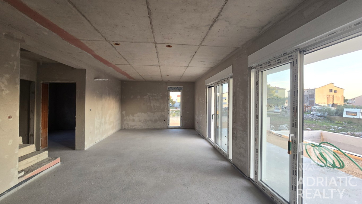 Vodice, nuova costruzione, moderna casa bifamiliare con garage e piscina