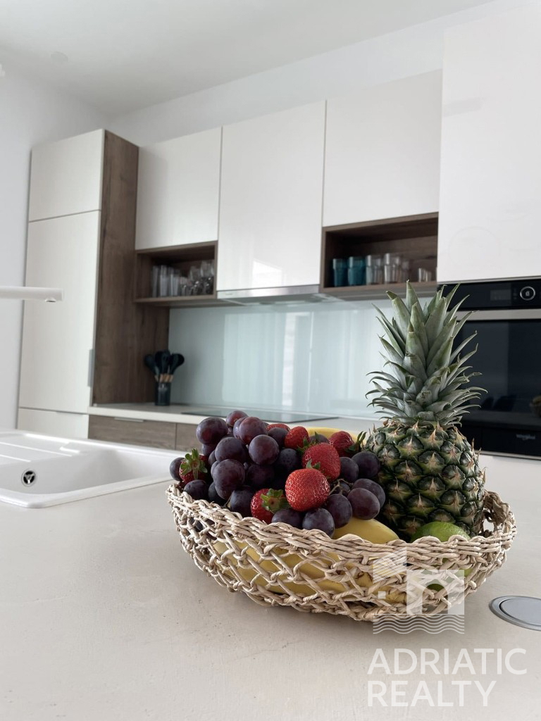 Vodice, moderna villa indipendente con piscina