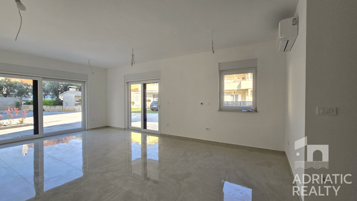 Vodice, moderno bilocale con giardino