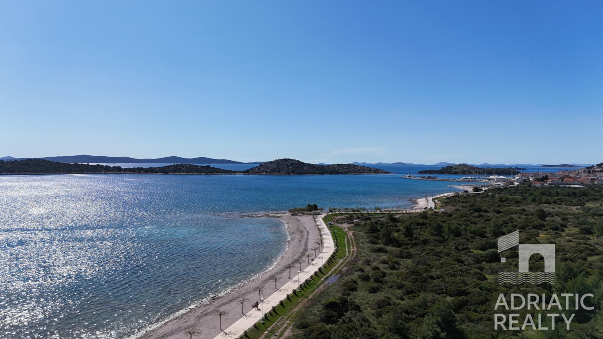 Vodice, moderno bilocale con giardino