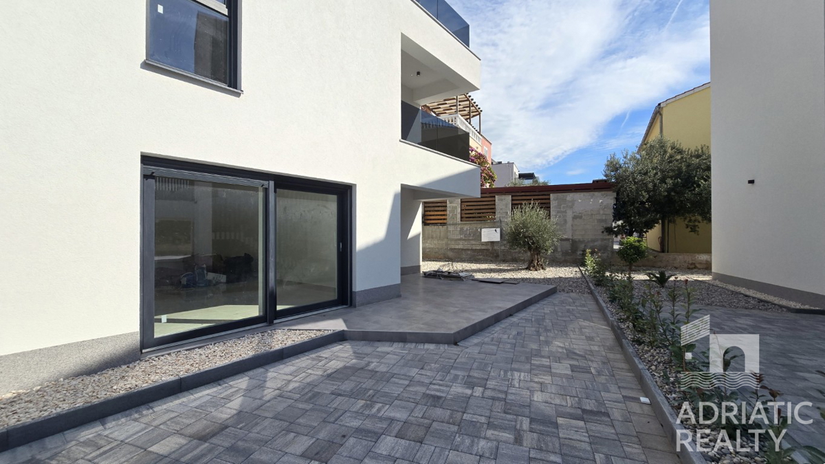 Vodice, moderno bilocale con giardino