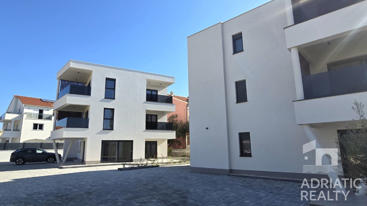 Vodice, moderno bilocale con giardino