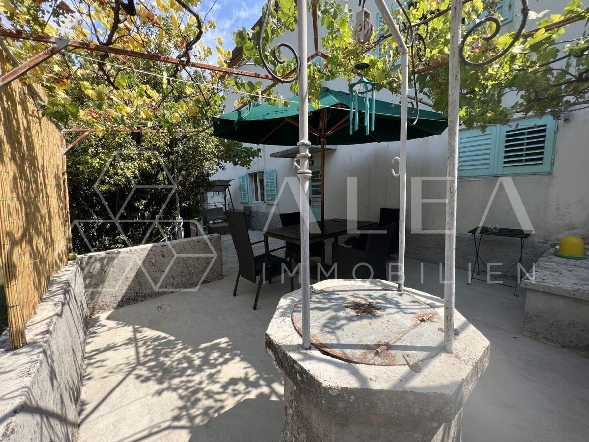 Casa con piscina in posizione unica con 70.000 m2 di giardino